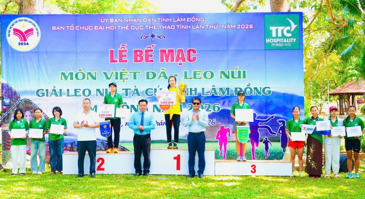 Trao thưởng giải leo núi Tà Cú tại Lâm Đồng