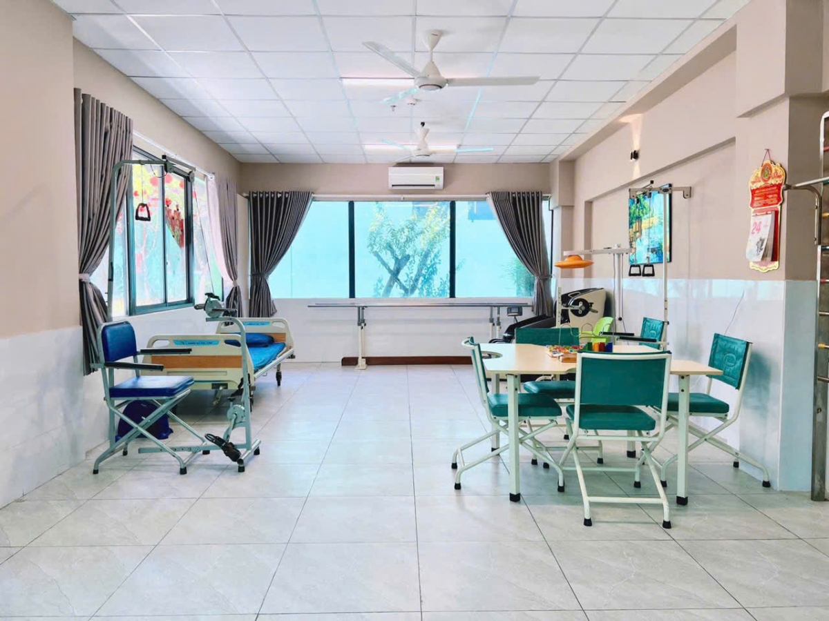 Phòng phục hồi chức năng người cao tuổi tập hằng ngày