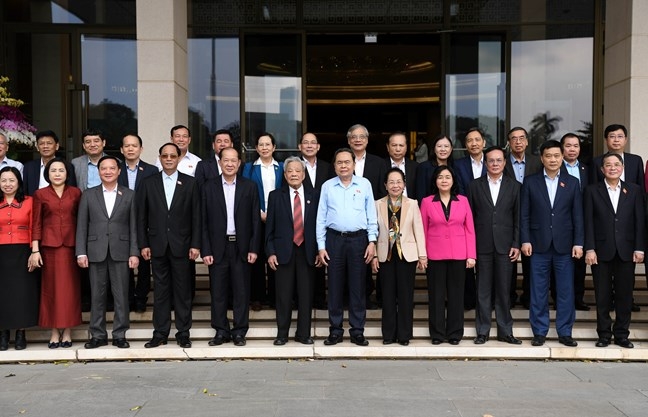 Chủ tịch Quốc hội Trần Thanh Mẫn, Chủ tịch Ủy ban Trung ương MTTQ Việt Nam Bùi Thị Minh Hoài với các đại biểu dự Hội nghị