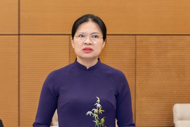 Ủy viên Trung ương Đảng, Phó Chủ tịch - Tổng Thư ký Ủy ban Trung ương MTTQ Việt Nam Hà Thị Nga trình bày báo cáo tại Hội nghị