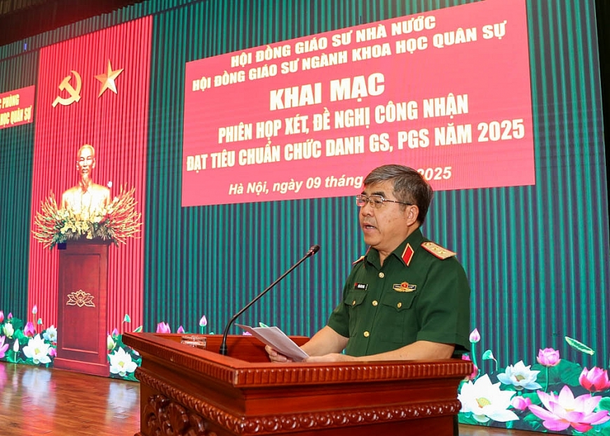 Trung tướng, GS, TS Trần Hữu Phúc - Chủ tịch Hội đồng Giáo sư ngành KHQS8.