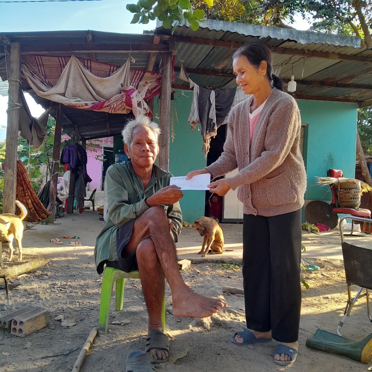 Người cao tuổi chung tay gây quỹ, lan tỏa nghĩa tình vùng cao