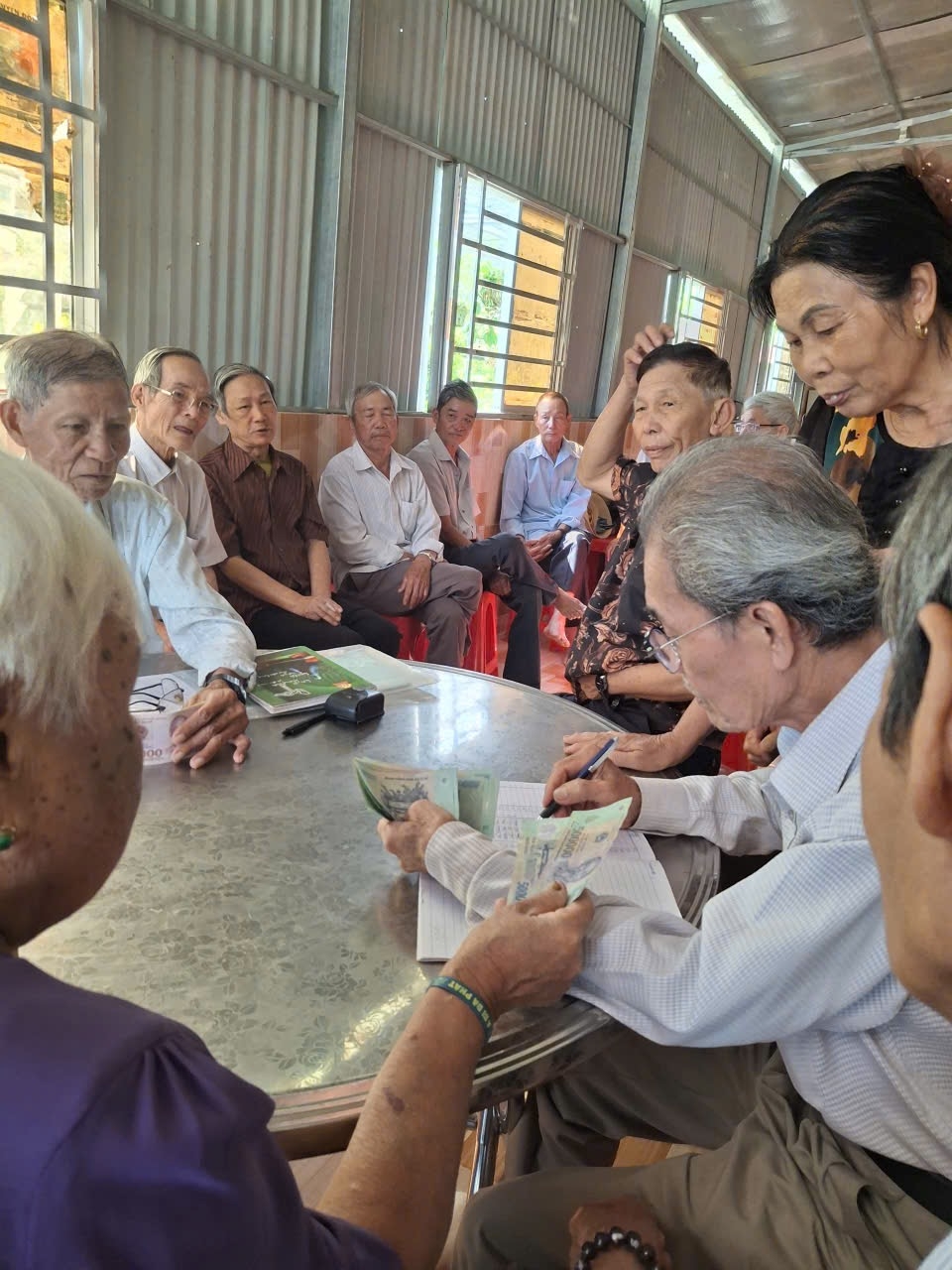 Người cao tuổi chung tay gây quỹ, lan tỏa nghĩa tình vùng cao