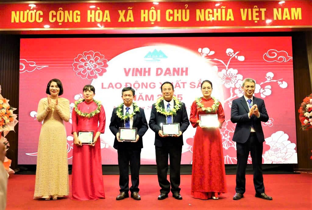Công ty CP Ao Vua khen thưởng Lao động xuất sắc, góp phần thúc đẩy cán bộ, nhân viên, người lao động tích cực cống hiến