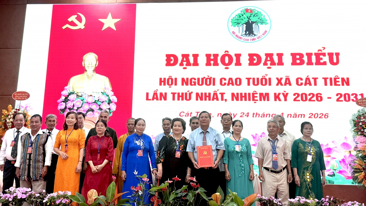 BCH Hội Người cao tuổi nhiệm kỳ mới ra mắt Đại hội