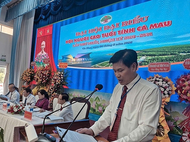 Ông Nguyễn Tấn Lực, Phó Giám đốc Sở Y tế tỉnh Cà Mau phát biểu tham luận tại Đại hội Người cao tuổi tỉnh Cà Mau lần thứ I, nhiệm kỳ 2026 – 2031.