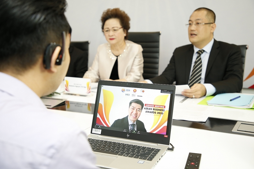 Hội đồng giám khảo ABA 2020 công tâm lựa chọn những doanh nghiệp xuất sắc nhất đoạt giải