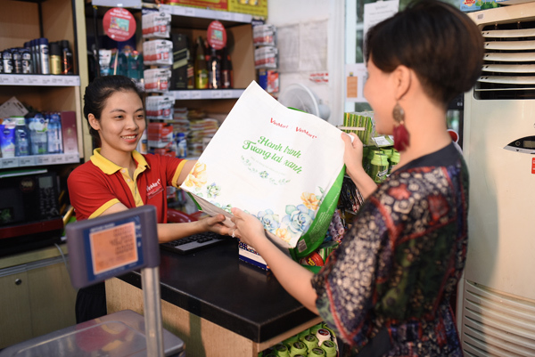 Chiến dịch 3 Xanh của VinMart được đ&aacute;nh gi&aacute; l&agrave; giải ph&aacute;p to&agrave;n diện trong việc hạn chế r&aacute;c thải nhựa, bảo vệ m&ocirc;i trường.