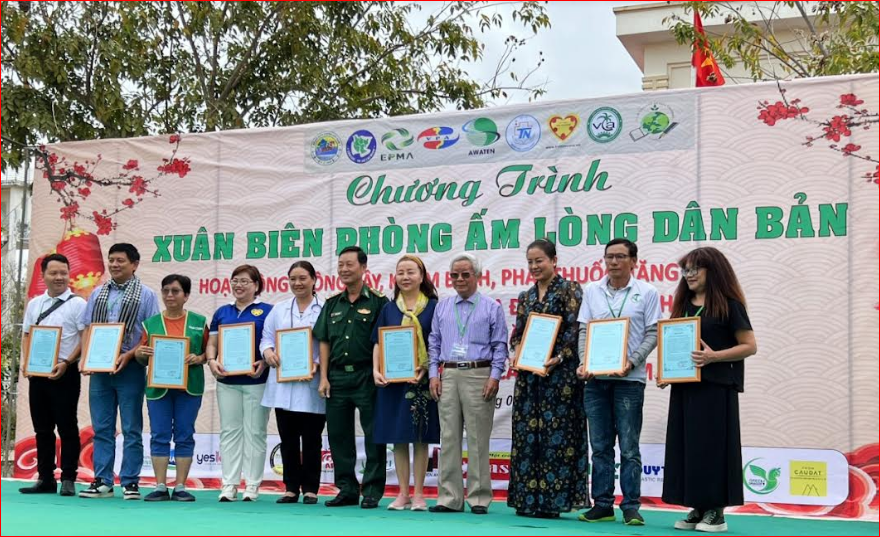 TP.Hồ Chí Minh: Khám bệnh, trao tặng quà Tết cho người dân huyện Cần Giờ