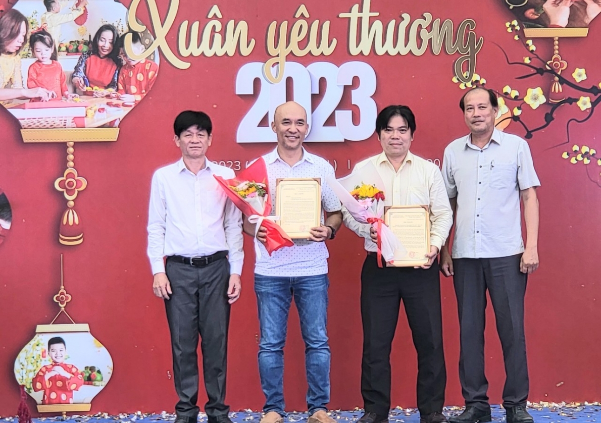 Trao tặng 150 phần quà 