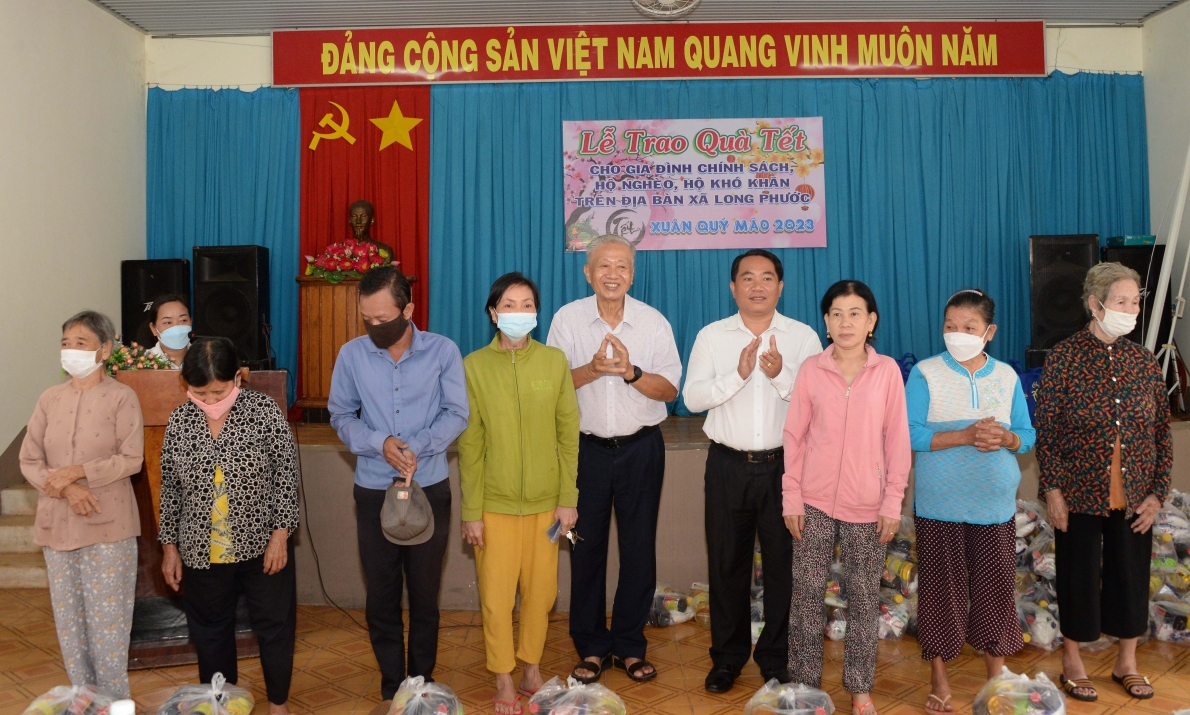 Chăm lo Tết 2023 cho gia đình chính sách, hộ có hoàn cảnh khó khăn