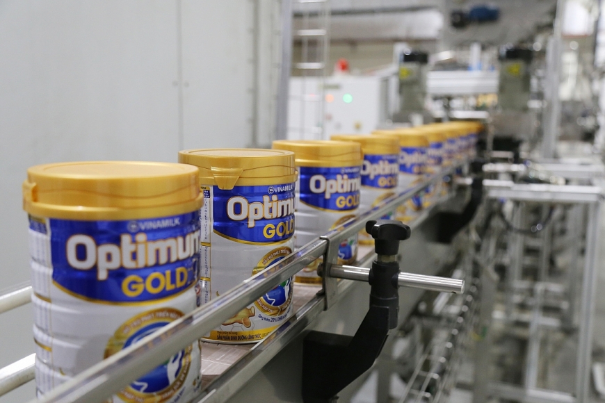 Hệ thống rót và đóng lon tự động theo công nghệ Anh Quốc, có thể sản xuất được 23.000 sản phẩm mỗi giờ, tương ứng 135 triệu sản phẩm mỗi năm