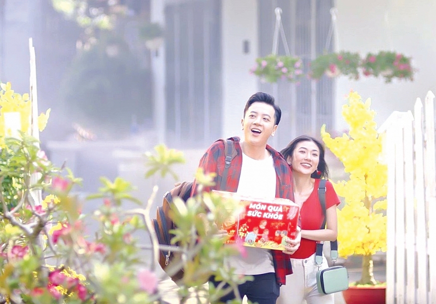 Không gì vui bằng hành trình về quê cùng với món quà sức khỏe cho người thân.