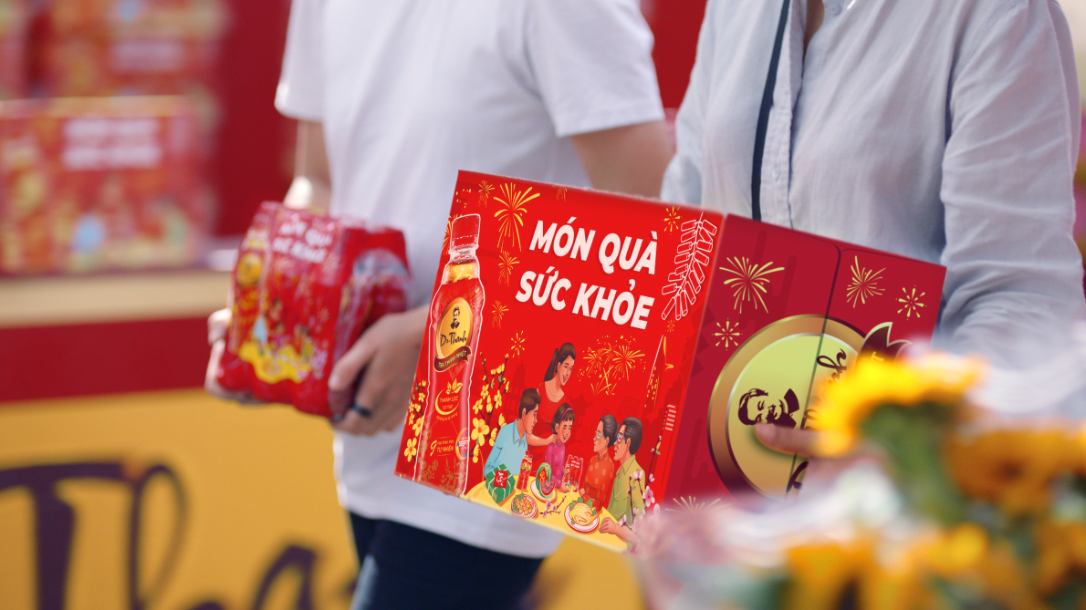 Trao món quà sức khỏe, Dr Thanh nhắn nhủ người trẻ tri ân cha mẹ ngày Tết