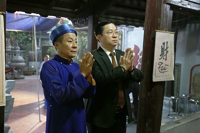 Phong tục thờ cúng tổ tiên dịp Tết ở nhà thuốc kỉ lục Guinness