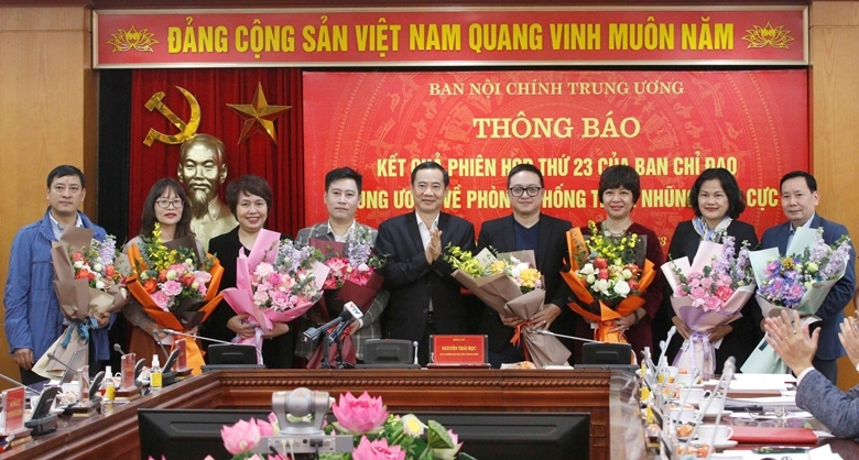 Ban Nội chính Trung ương đã trao thưởng cho các cơ quan báo chí có nhiều thành tích trong công tác thông tin tuyên truyền vè phòng, chống tham nhũng, tiêu cực năm 2022. 