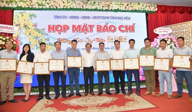 Các cá nhân được Chủ tịch UBND tỉnh tặng Bằng khen vì có nhiều thành tích xuất sắc trong công tác tuyên truyền phục vụ cho sự phát triển kinh tế - xã hội của tỉnh Bạc Liêu năm 2022v