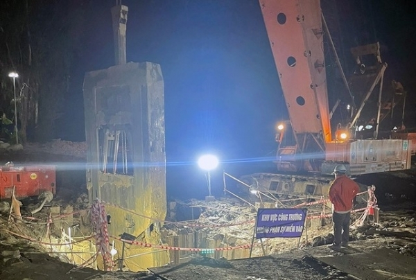 Thông tin mới nhất vụ giải cứu bé trai 10 tuổi bị rơi xuống ống cọc bê tông ở Đồng Tháp