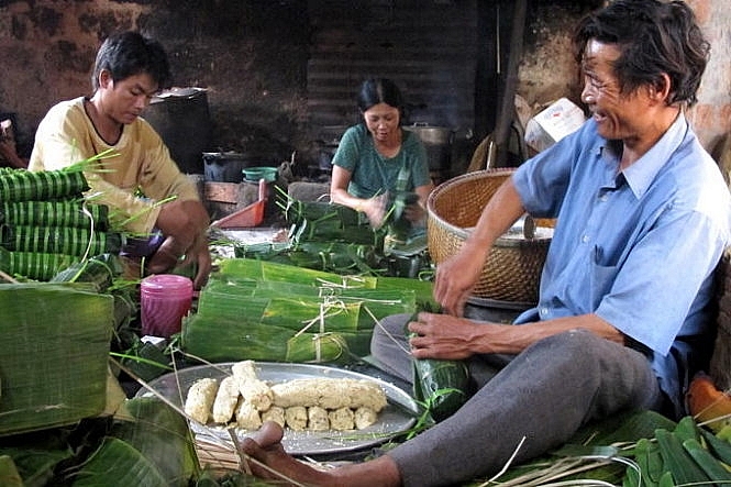 Về làng có truyền thống 500 năm làm bánh chưng, bánh tét