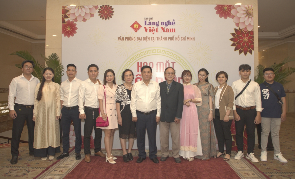 Văn phòng đại diện Tạp chí Làng nghề Việt Nam tại TP Hồ Chí Minh họp mặt cuối năm