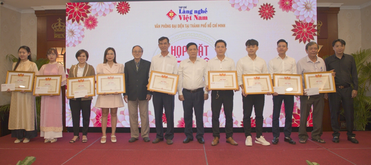 Văn phòng đại diện Tạp chí Làng nghề Việt Nam tại TP Hồ Chí Minh họp mặt cuối năm