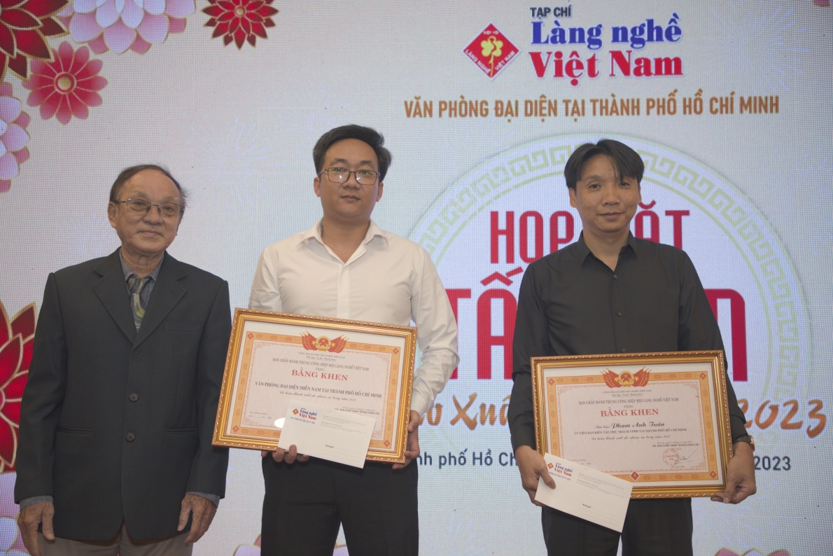 Văn phòng đại diện Tạp chí Làng nghề Việt Nam tại TP Hồ Chí Minh họp mặt cuối năm