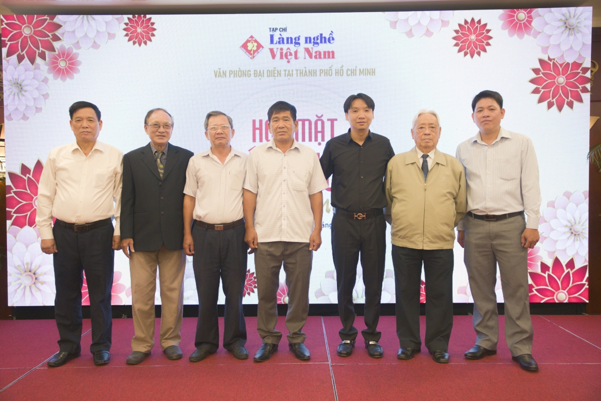 Văn phòng đại diện Tạp chí Làng nghề Việt Nam tại TP Hồ Chí Minh họp mặt cuối năm