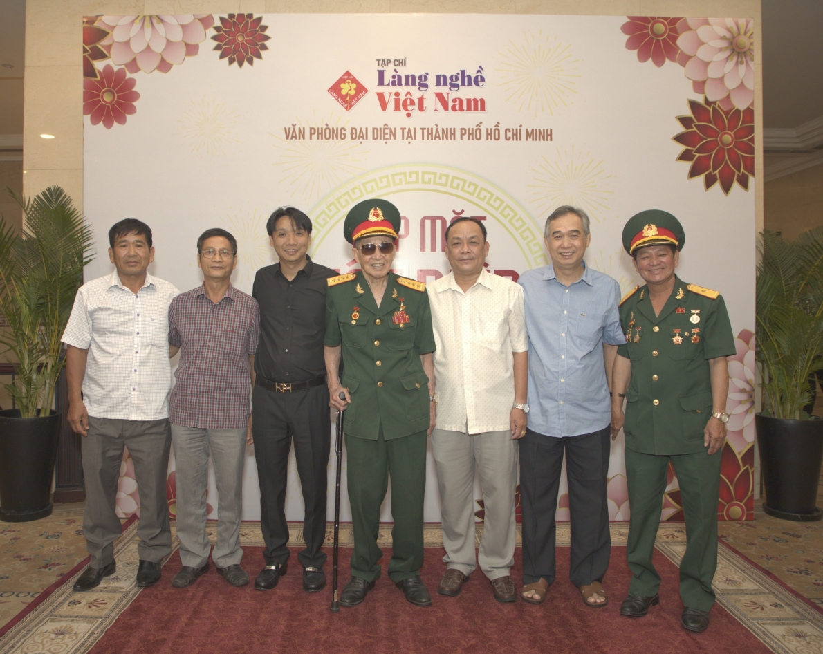 Văn phòng đại diện Tạp chí Làng nghề Việt Nam tại TP Hồ Chí Minh họp mặt cuối năm