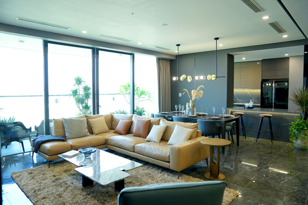 Không gian nhà mẫu Sunshine Golden River ngay khi ra mắt đã được đánh giá là đẹp hơn thiết kế và nhận được sự quan tâm của đông đảo khách hàng 