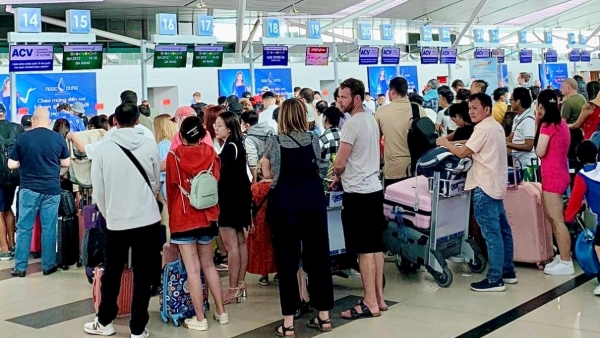 “Bùng nổ” lượng khách đi lại dịp Tết Nguyên đán 2023