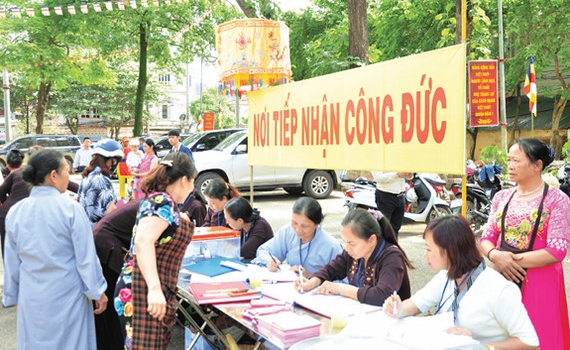 Từ 19/3, quản lý, sử dụng tiền công đức phải mở tài khoản hoặc sổ ghi chép