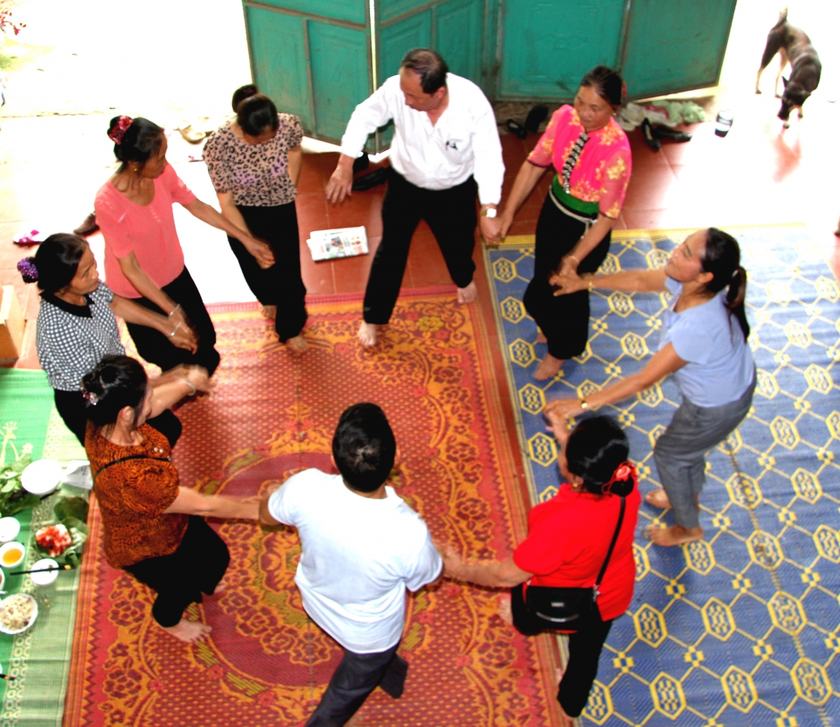 Giao lưu xòe Thái ở CLB LTHTGN bản Tân Ca, xã Nà Mường, huyện Mộc Châu, tỉnh Sơn La