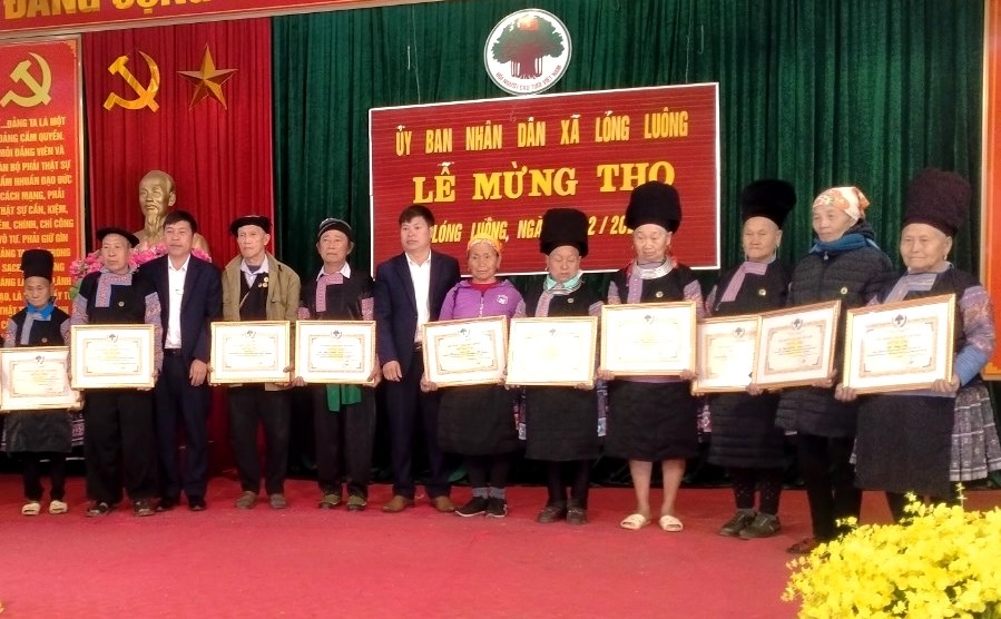 Mừng thọ NCT xã Lóng Luông, huyện Vân Hồ, tỉnh Sơn La