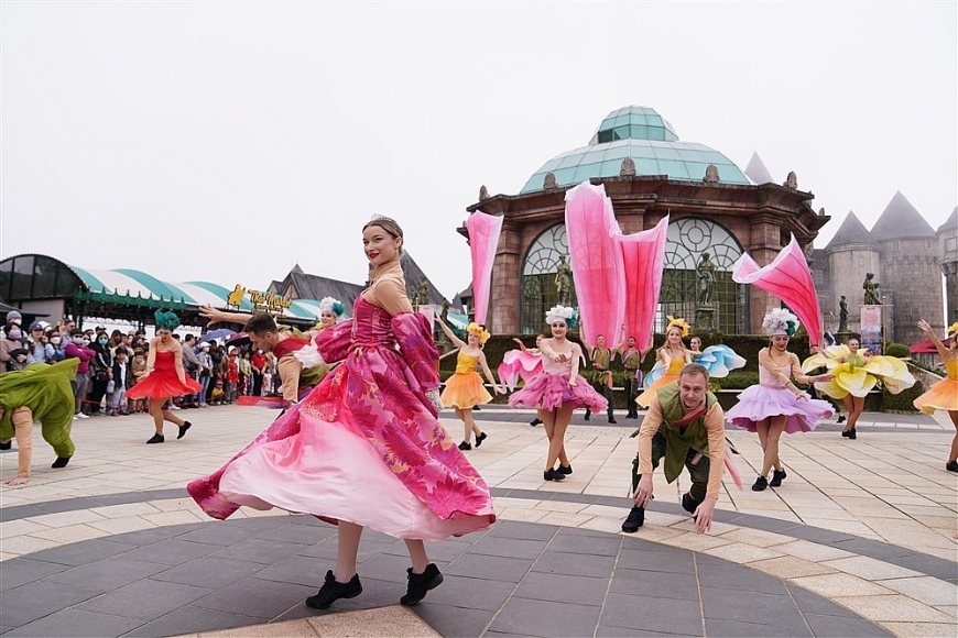 Bà Nà “hóa” vườn hoa khổng lồ vào mùa xuân