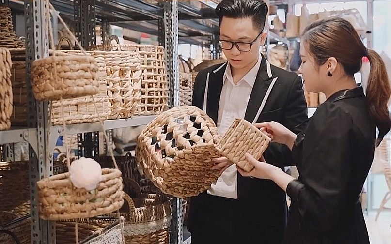 Giới thiệu sản phẩm thủ công mĩ nghệ Việt Nam. 