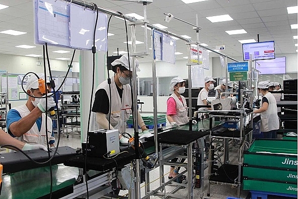 KCN Đông Mai thu hút nhiều nhà đầu tư thứ cấp vào sản xuất, tạo thu nhập cho người lao động.  