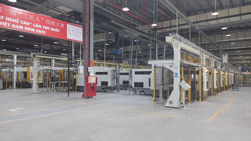   Nhà máy sản xuất tấm silic Jinko Solar tại Khu Công nghiệp AMATA  đi vào hoạt động hiệu quả. 