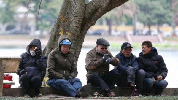 Người cao tuổi cần biết: Cách bảo vệ, chăm sóc sức khỏe khi trời nồm ẩm