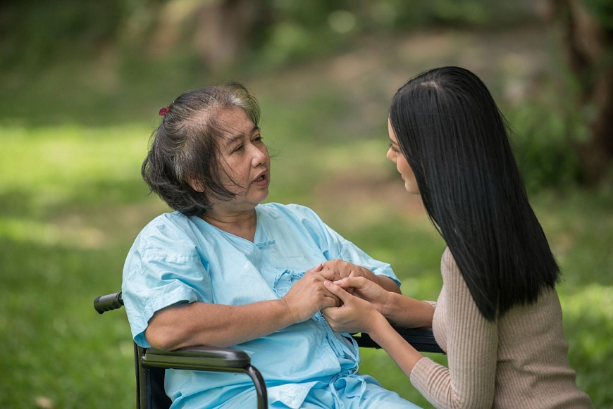 Chúng ta cần “lắng nghe” sự thay đổi của cơ thể cha mẹ để có chế độ chăm sóc kịp thời, phù hợp (Hình minh họa)