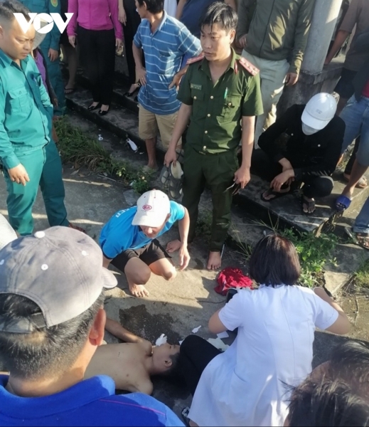 Đà Nẵng: 3 cán bộ Công an cứu sống bé trai 12 tuổi bị đuối nước