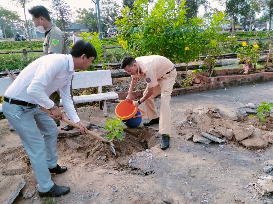 Thực hiện “Tết trồng cây đời đời nhớ ơn Bác Hồ” và bảo vệ môi trường