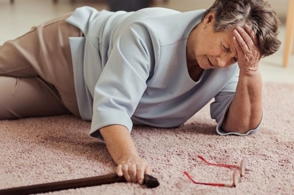 Người cao tuổi cần biết: Cách phòng ngừa đột quỵ khi trời lạnh