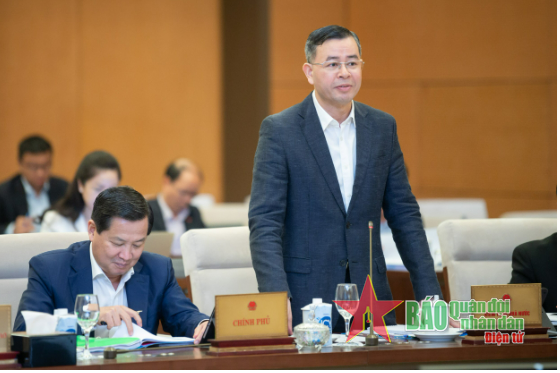 Tổng Kiểm toán Nhà nước Ngô Văn Tuấn phát biểu tại phiên họp. 