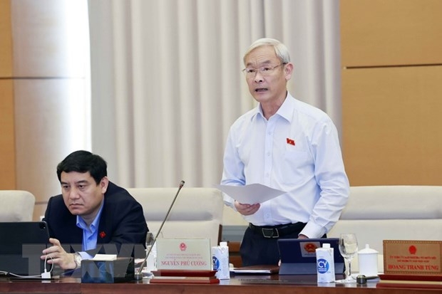 Chủ nhiệm Ủy ban Tài chính, Ngân sách của Quốc hội Nguyễn Phú Cường trình bày báo cáo thẩm tra. (Ảnh: Doãn Tấn/TTXVN)