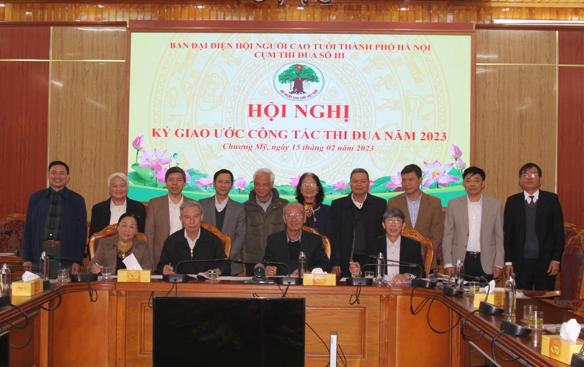 Hội NCT các huyện Cụm thi đua số III kí kết giao ước thi đua trước sự chứng kiến của lãnh đạo thành phố và địa phương