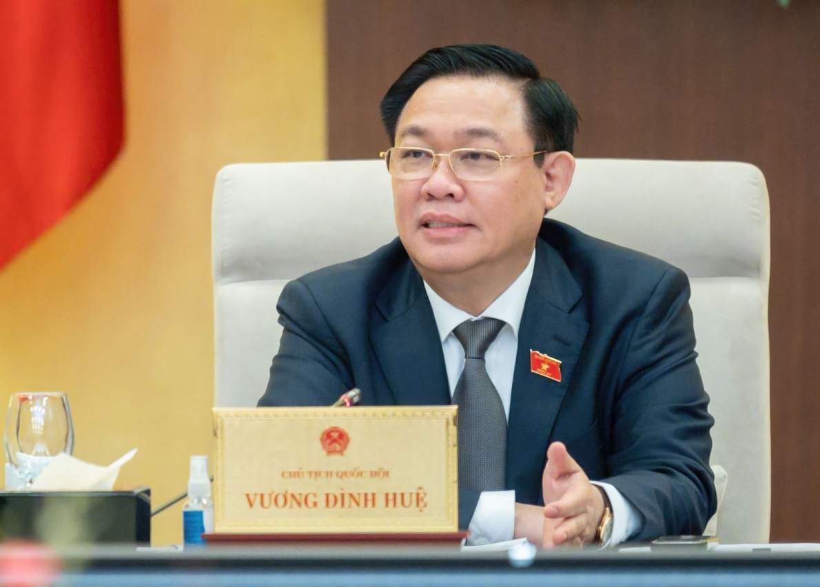 Chủ tịch Quốc hội Vương Đình Huệ phát biểu tại Phiên họp.