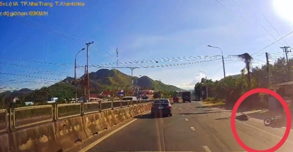 Tạm đình chỉ Đại uý Quân đội lái xe biển đỏ gây tai nạn