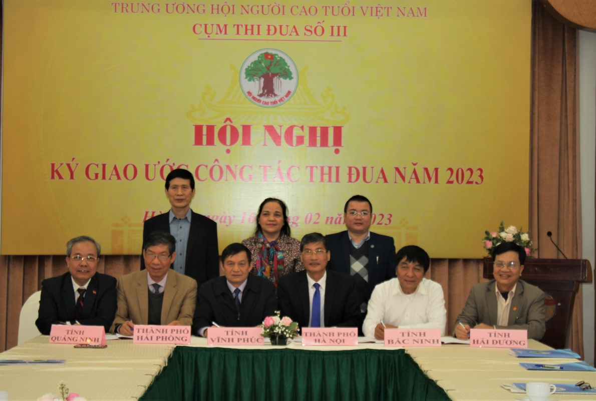 Hội NCT các tỉnh kí giao ước thi đua trước sự chứng kiến của Trung ương Hội NCT Việt Nam