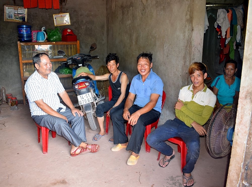 vận động bà con giữ gìn văn hóa truyền thống của dân tộc Dao