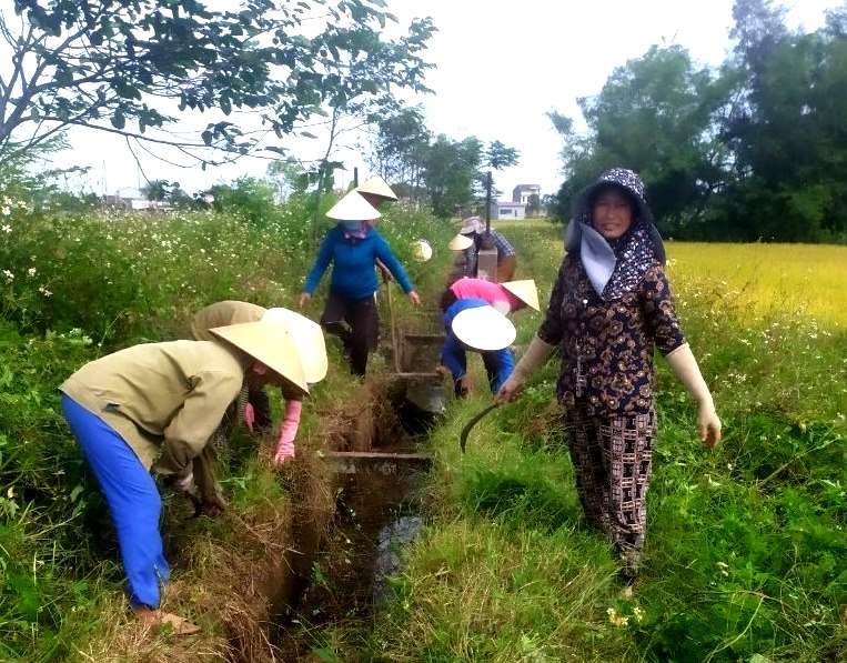 NCT xã Mai Phụ, huyện Lộc Hà, tỉnh Hà Tĩnh ra quân khơi thông cống rãnh, xây dựng tuyến đường xanh